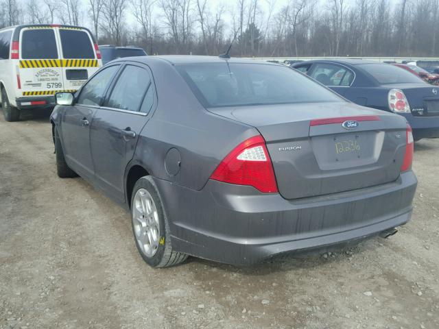 3FAHP0HA2BR272652 - 2011 FORD FUSION SE GRAY photo 3