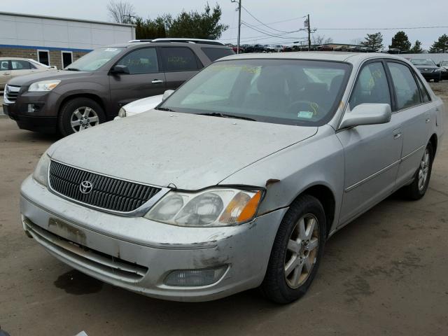 4T1BF28B12U213040 - 2002 TOYOTA AVALON XL SILVER photo 2