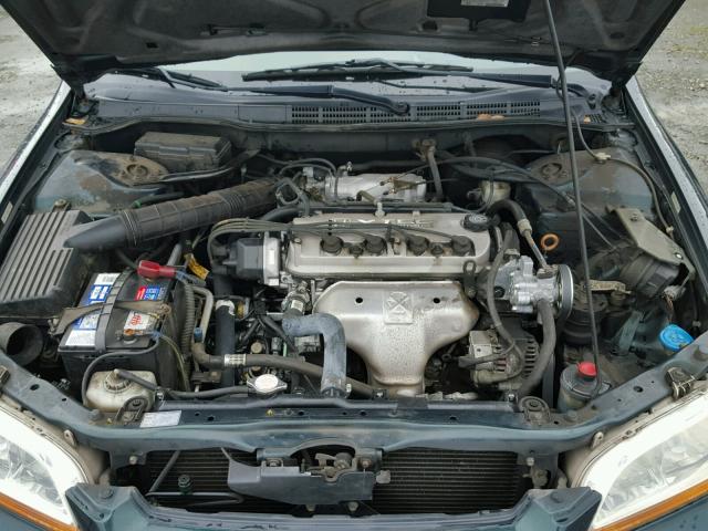 1HGCG5641WA124461 - 1998 HONDA ACCORD LX GREEN photo 7