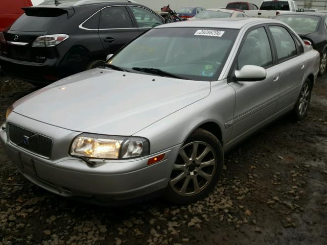 YV1TS91D221280380 - 2002 VOLVO S80 T6 TUR SILVER photo 2