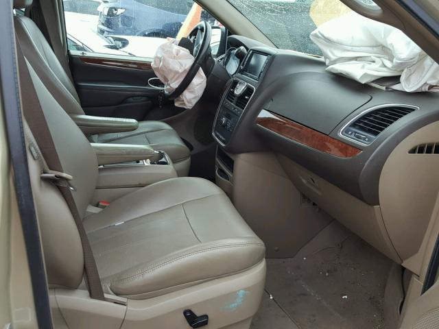 2A4RR8DG2BR665830 - 2011 CHRYSLER TOWN & COU GOLD photo 5