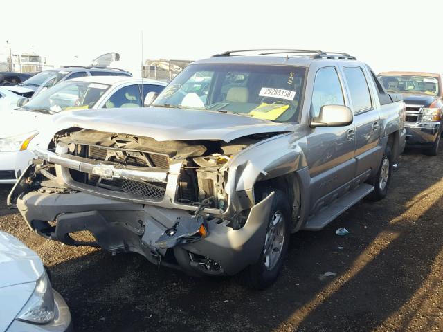 3GNEC13TX2G227341 - 2002 CHEVROLET AVALANCHE GRAY photo 2