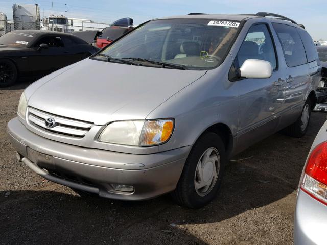 4T3ZF13CX1U382567 - 2001 TOYOTA SIENNA LE SILVER photo 2