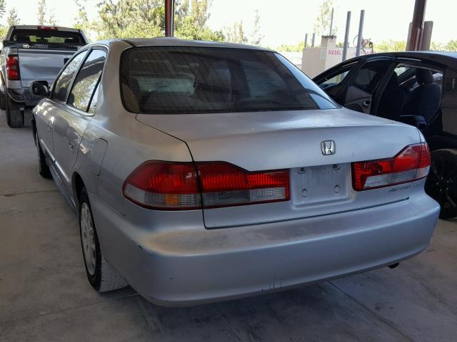 1HGCG56432A040653 - 2002 HONDA ACCORD LX SILVER photo 3