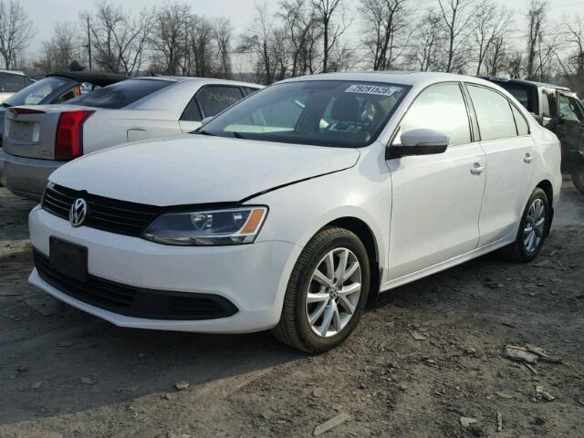 3VWDP7AJXCM387023 - 2012 VOLKSWAGEN JETTA SE WHITE photo 2