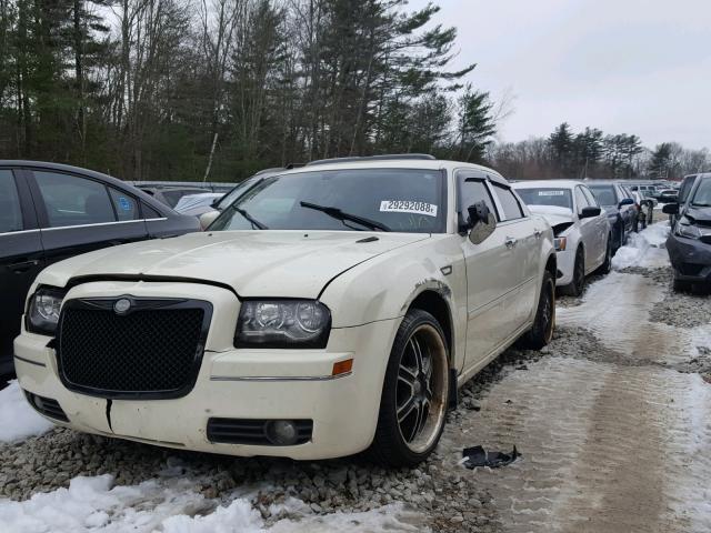 2C3KA53G56H519176 - 2006 CHRYSLER 300 TOURIN WHITE photo 2