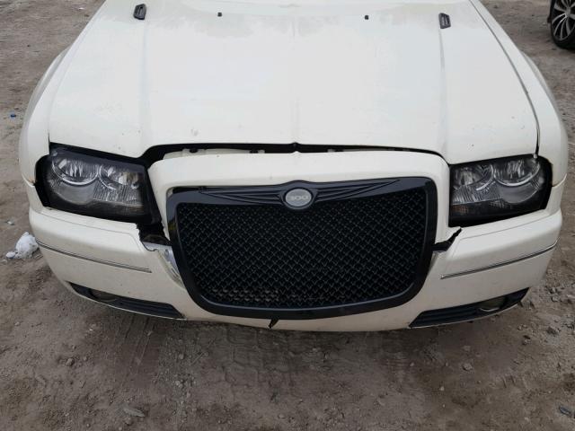 2C3KA53G56H519176 - 2006 CHRYSLER 300 TOURIN WHITE photo 9