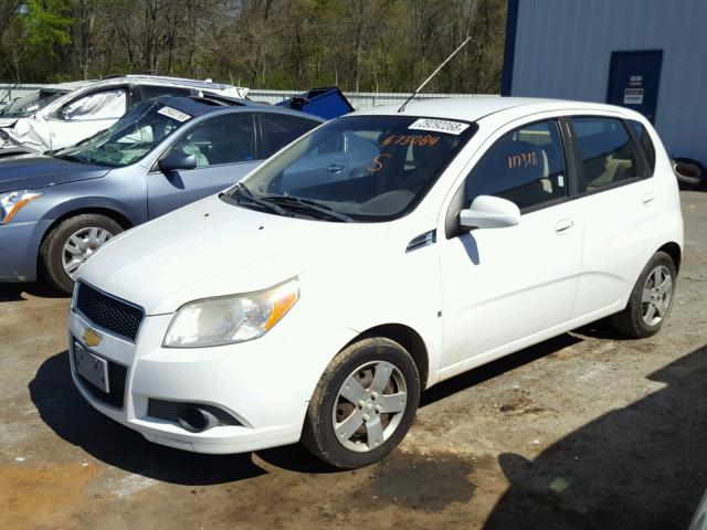 KL1TD66E89B673084 - 2009 CHEVROLET AVEO LS WHITE photo 9