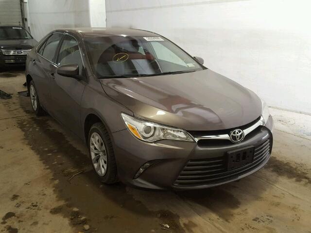 4T4BF1FK5FR452034 - 2015 TOYOTA CAMRY LE GRAY photo 1