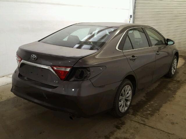 4T4BF1FK5FR452034 - 2015 TOYOTA CAMRY LE GRAY photo 4