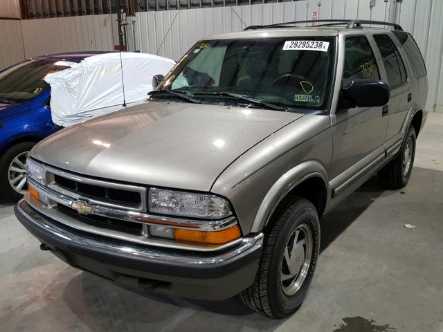 1GNDT13W9Y2151764 - 2000 CHEVROLET BLAZER GOLD photo 2