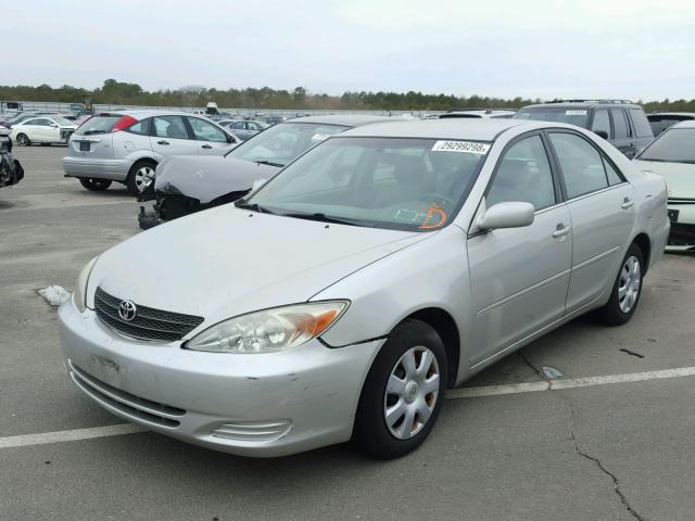 4T1BE32KX2U108143 - 2002 TOYOTA CAMRY LE SILVER photo 2