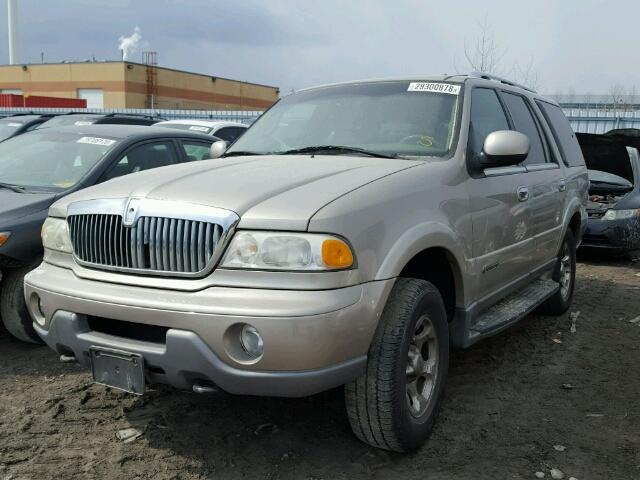 5LMPU28A1YLJ07587 - 2000 LINCOLN NAVIGATOR GOLD photo 2