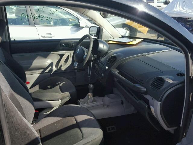 3VWCC21CX1M405108 - 2001 VOLKSWAGEN NEW BEETLE 黑色 照片 5