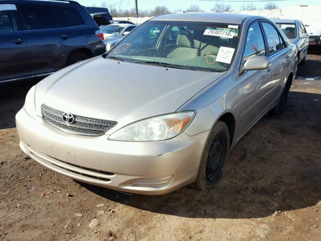 4T1BE32K42U555910 - 2002 TOYOTA CAMRY LE BEIGE photo 2