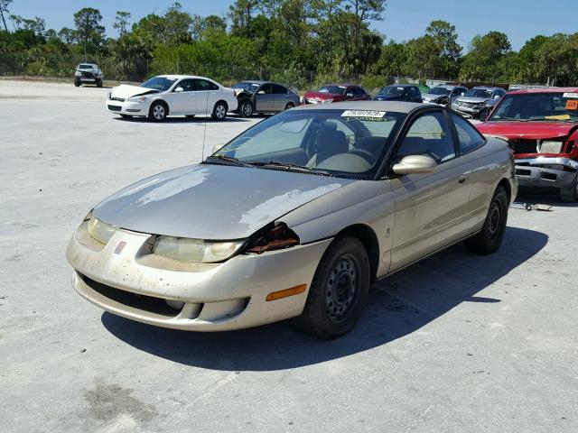 1G8ZH127XWZ220437 - 1998 SATURN SC2 BEIGE photo 2