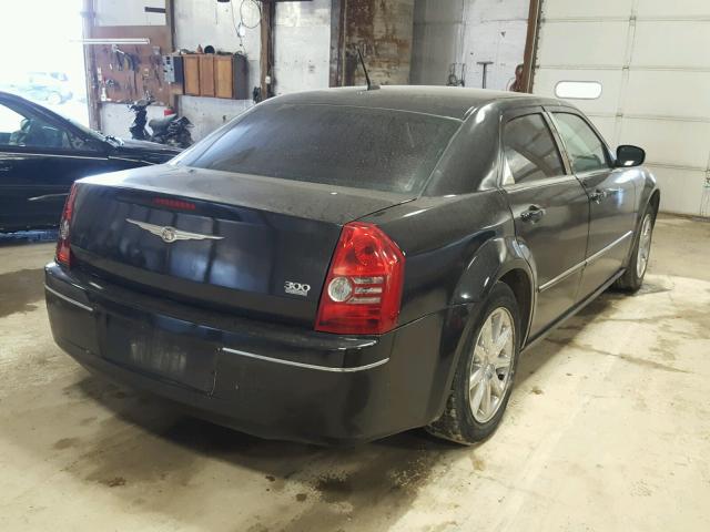 2C3LA53G28H327690 - 2008 CHRYSLER 300 TOURIN BLACK photo 4