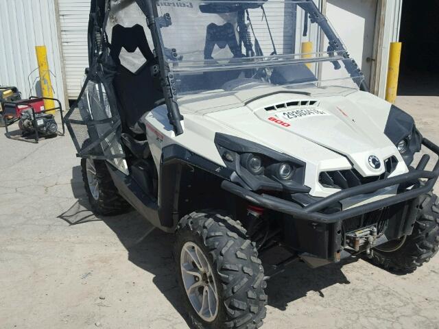 3JBKKAN29FJ000267 - 2015 CAN-AM COMMANDER WHITE photo 1