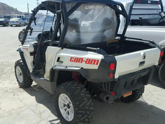 3JBKKAN29FJ000267 - 2015 CAN-AM COMMANDER WHITE photo 3