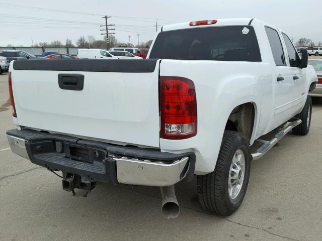 1GT120E83BF118363 - 2011 GMC SIERRA K25 WHITE photo 4