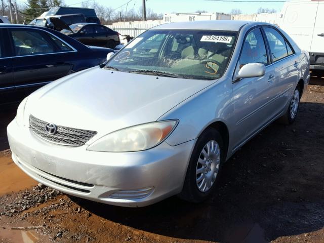 4T1BE30K12U635166 - 2002 TOYOTA CAMRY LE SILVER photo 2