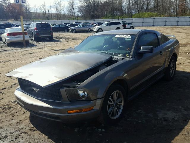 1ZVFT80NX55163029 - 2005 FORD MUSTANG BEIGE photo 2