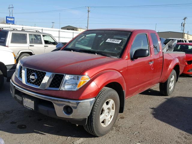 1N6AD06W98C444764 - 2008 NISSAN FRONTIER K RED photo 2