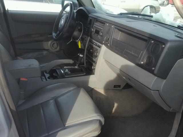 1J8HG48N36C245820 - 2006 JEEP COMMANDER GRAY photo 5