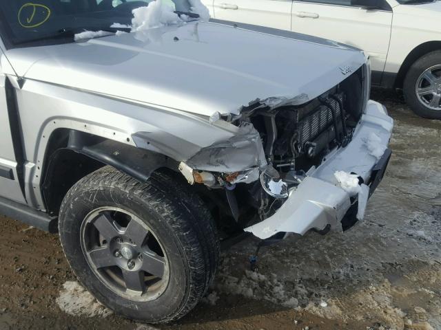 1J8HG48N36C245820 - 2006 JEEP COMMANDER GRAY photo 9