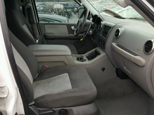 1FMRU15W44LA52181 - 2004 FORD EXPEDITION WHITE photo 5