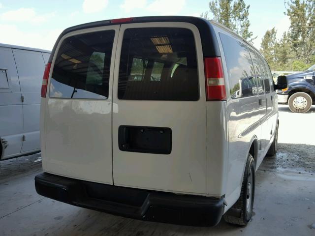 1GNSHBF45E1163288 - 2014 CHEVROLET EXPRESS G1 WHITE photo 4