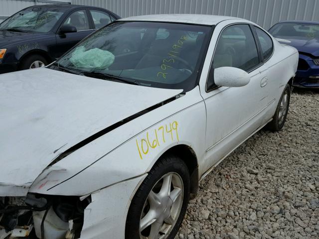 1G3NL12E8XC325354 - 1999 OLDSMOBILE ALERO GL WHITE photo 2