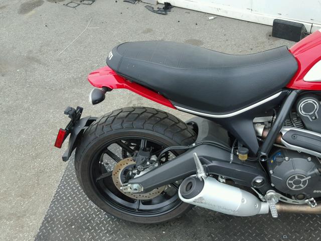 ML015ANM3FT000735 - 2015 DUCATI SCRAMBLER 红色 照片 6