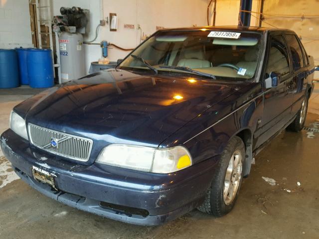 YV1LS55A4X2621532 - 1999 VOLVO S70 BLUE photo 2