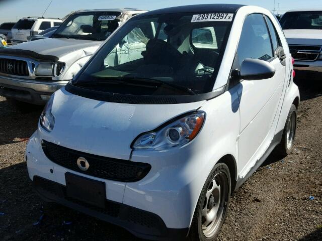 WMEEJ3BA3DK623179 - 2013 SMAR FORTWO WHITE photo 2