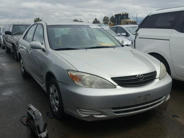 JTDBE32K420069108 - 2002 TOYOTA CAMRY LE SILVER photo 1