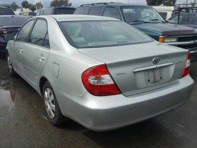JTDBE32K420069108 - 2002 TOYOTA CAMRY LE SILVER photo 3