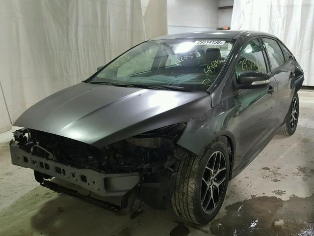 1FADP3F27GL202114 - 2016 FORD FOCUS SE GRAY photo 2