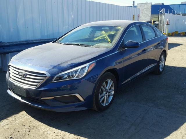 5NPE24AF0HH560433 - 2017 HYUNDAI SONATA SE BLUE photo 2