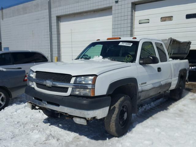 1GCHK29U63E155058 - 2003 CHEVROLET SILVERADO WHITE photo 2