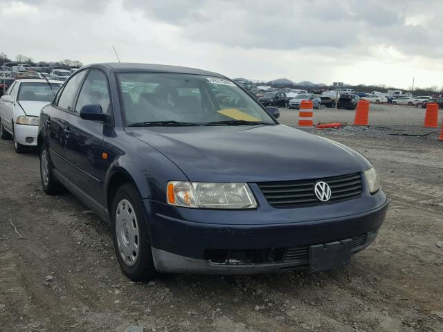 WVWMA63BXWE165872 - 1998 VOLKSWAGEN PASSAT GLS BLUE photo 1