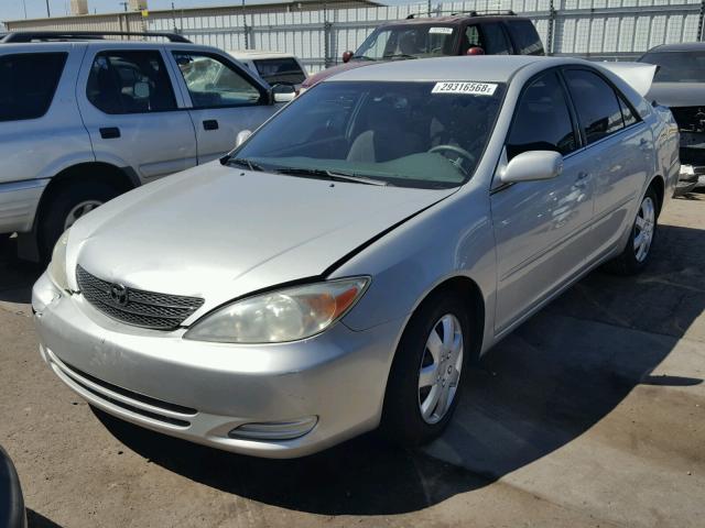 4T1BE32K22U612332 - 2002 TOYOTA CAMRY LE SILVER photo 2