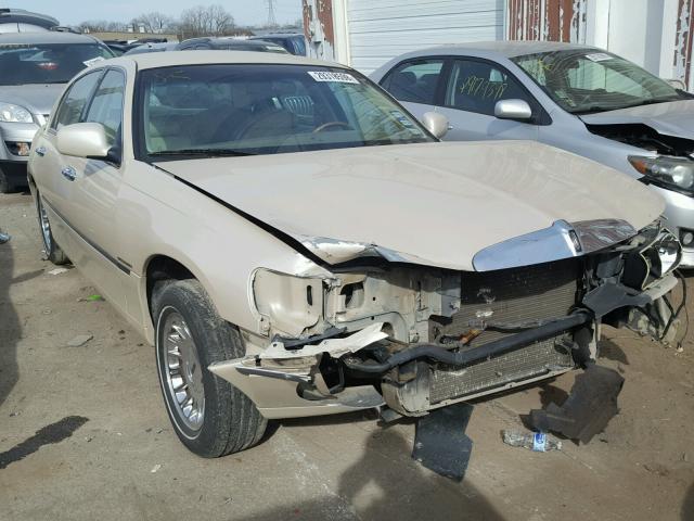 1LNHM83W8YY881366 - 2000 LINCOLN TOWN CAR C BEIGE photo 1