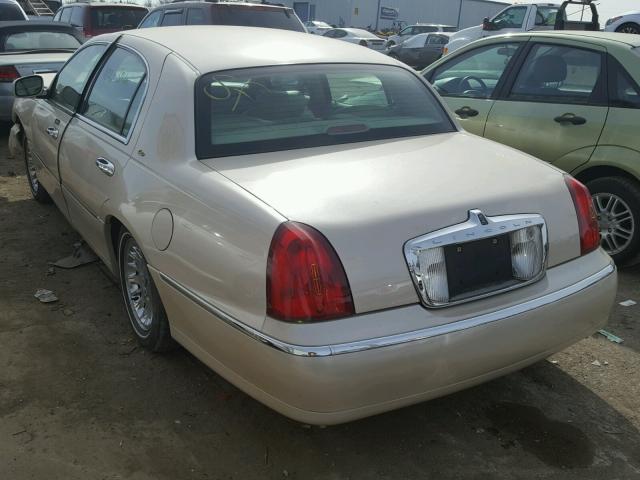 1LNHM83W8YY881366 - 2000 LINCOLN TOWN CAR C BEIGE photo 3