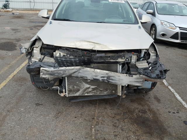 2G4GR5EKXC9183165 - 2012 BUICK REGAL TAN photo 9