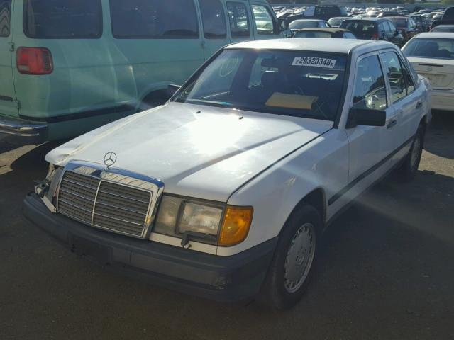 WDBEA30D7KA853689 - 1989 MERCEDES-BENZ 300 E WHITE photo 2