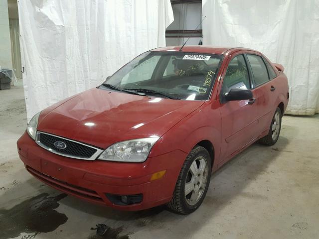 1FAHP34N87W343433 - 2007 FORD FOCUS SES RED photo 2