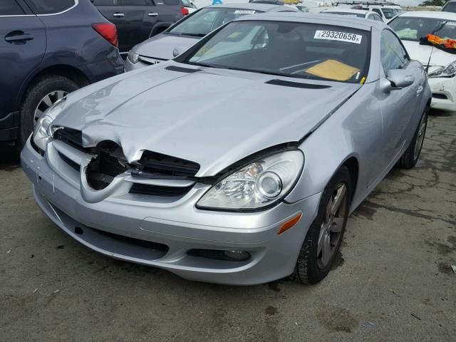 WDBWK54F16F120541 - 2006 MERCEDES-BENZ SLK 280 SILVER photo 2