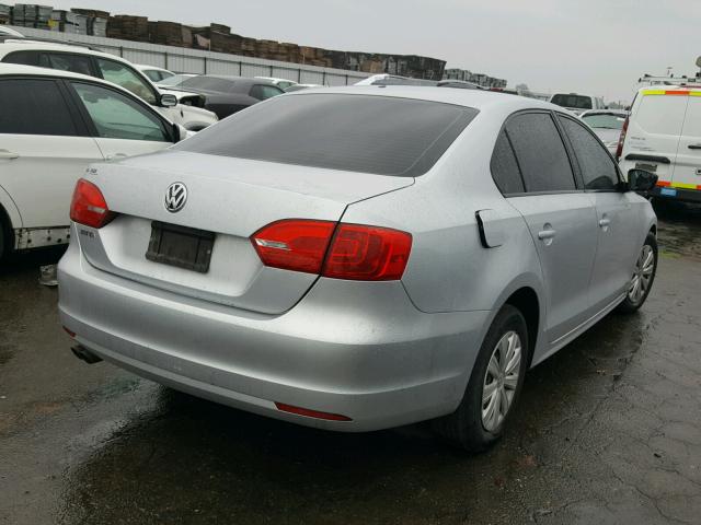 3VW2K7AJ8DM296310 - 2013 VOLKSWAGEN JETTA BASE 银色 照片 4