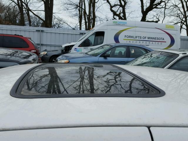 1LNHM97V81Y708007 - 2001 LINCOLN CONTINENTA WHITE photo 9